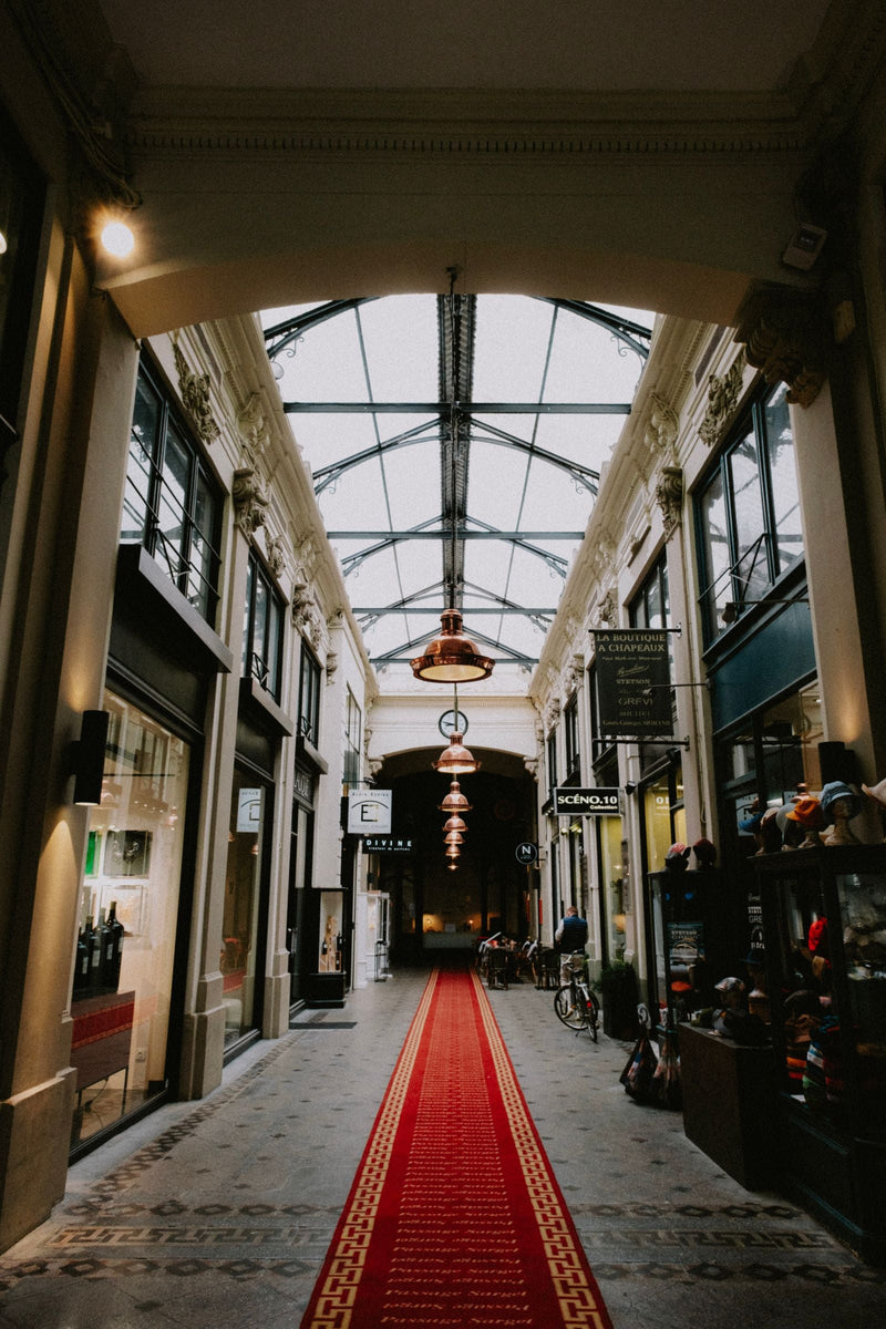 Grand volume à double hauteur sous plafond, l'espace type qui appelle un diffuseur de parfum grande pièce de 180 m²